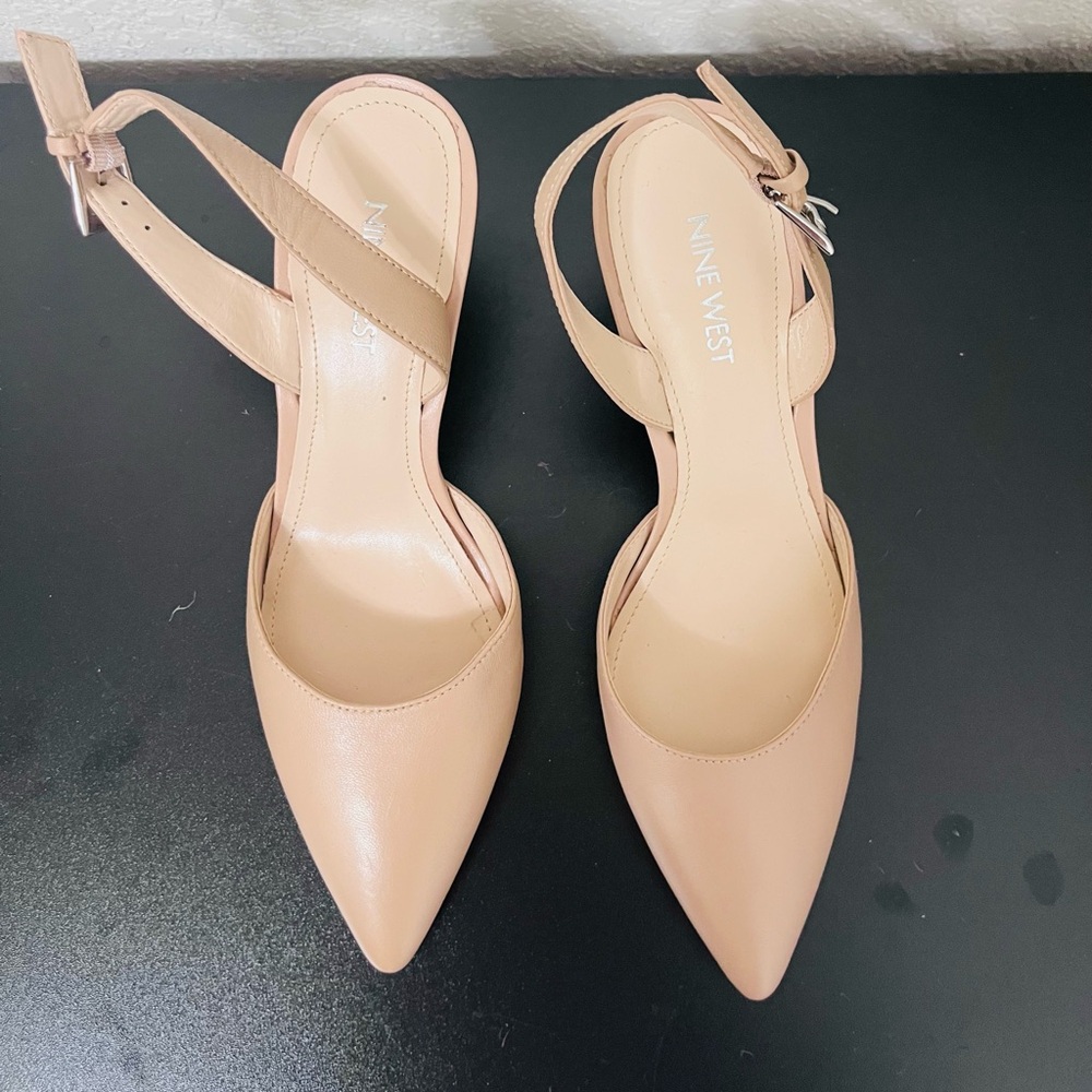 Nine West Leather Nude Pointed Slingback Heels. Size 7